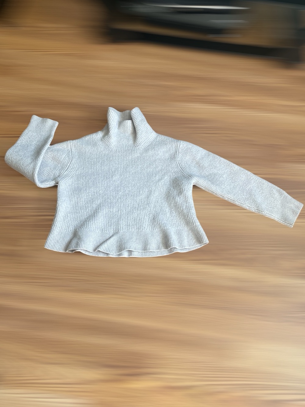 Aritzia Wilfred 100% Merino Wool Boxy Cropped Turtleneck Sweater Gray - M